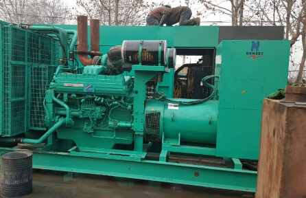 旬邑发电机组如何判断水冷式机油散热器内部是否需要清洗？